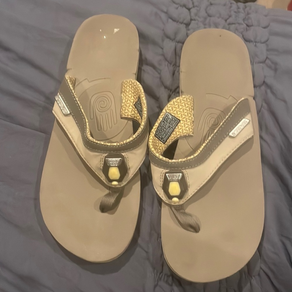 Teva Womens ilum Flip Flops size 10